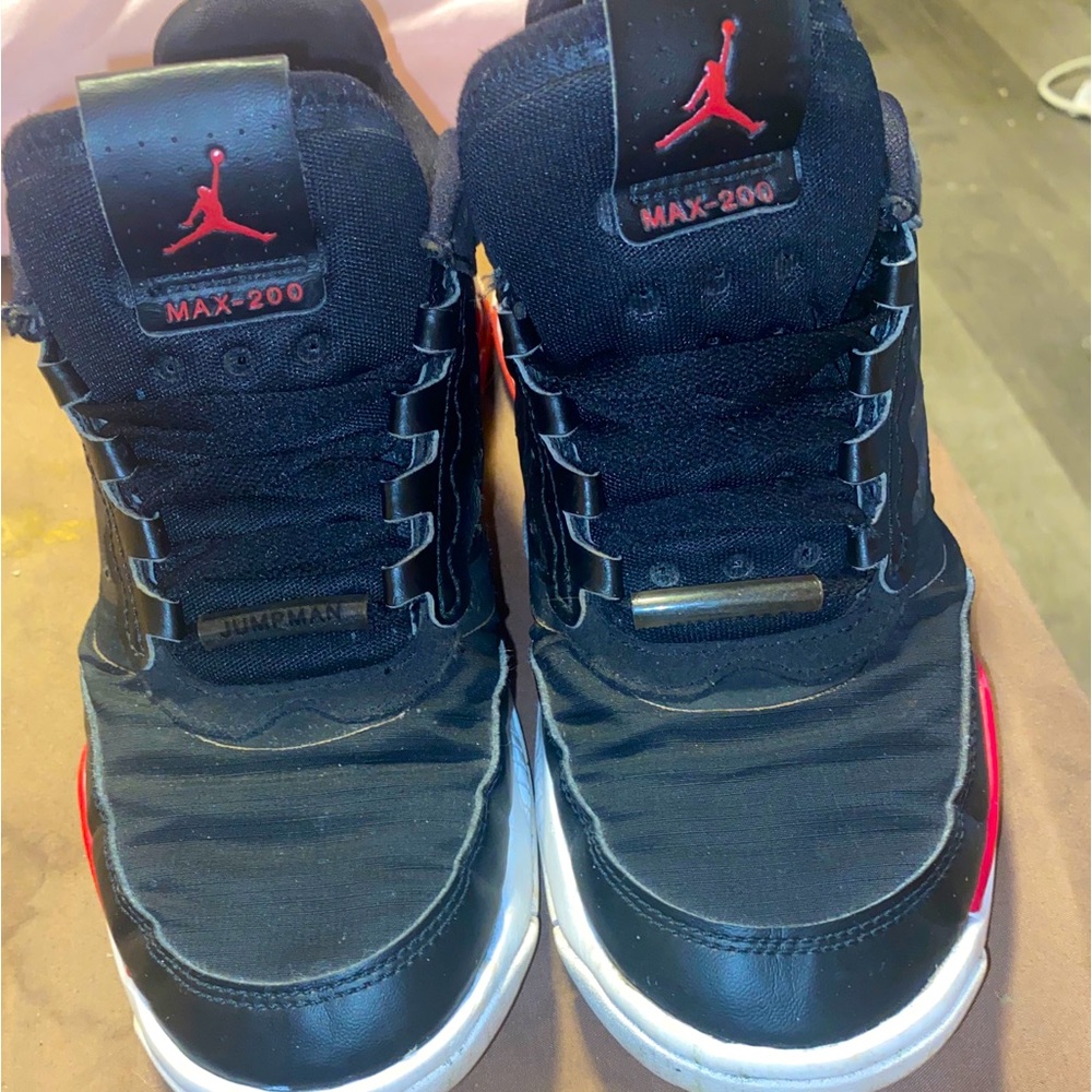 Jordan jump man Nike red and black 7Y